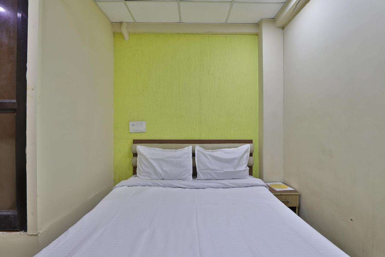פורוליה Spot On 42091 Hotel Sankat Mochan מראה חיצוני תמונה