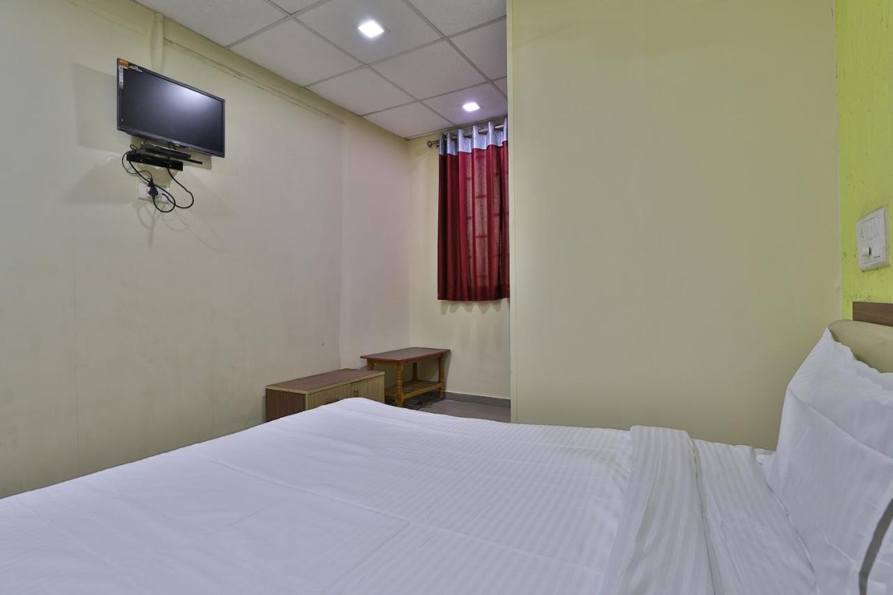 פורוליה Spot On 42091 Hotel Sankat Mochan מראה חיצוני תמונה