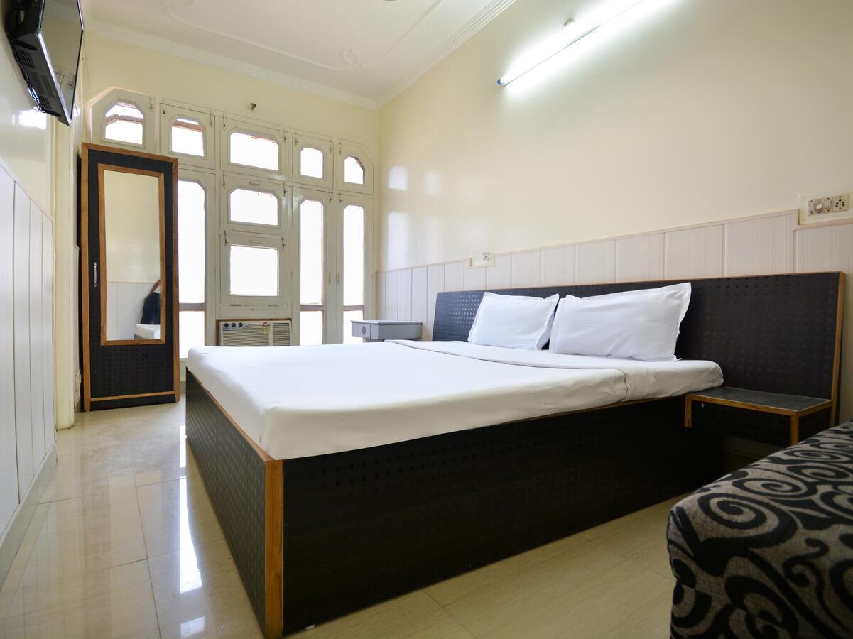 פורוליה Spot On 42091 Hotel Sankat Mochan מראה חיצוני תמונה