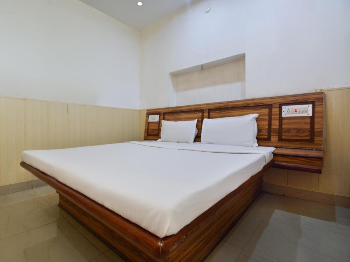 פורוליה Spot On 42091 Hotel Sankat Mochan מראה חיצוני תמונה